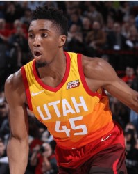  爵士重建交易送走米切尔至骑士  