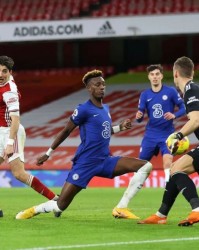  阿森纳终结十年不胜曼联魔咒，客场取三分  