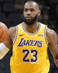  詹姆斯三双助湖人险胜马刺  