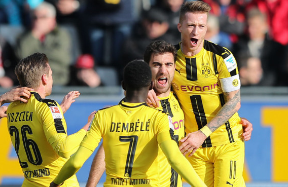  德甲黑马弗赖堡爆冷击败拜仁引热议  